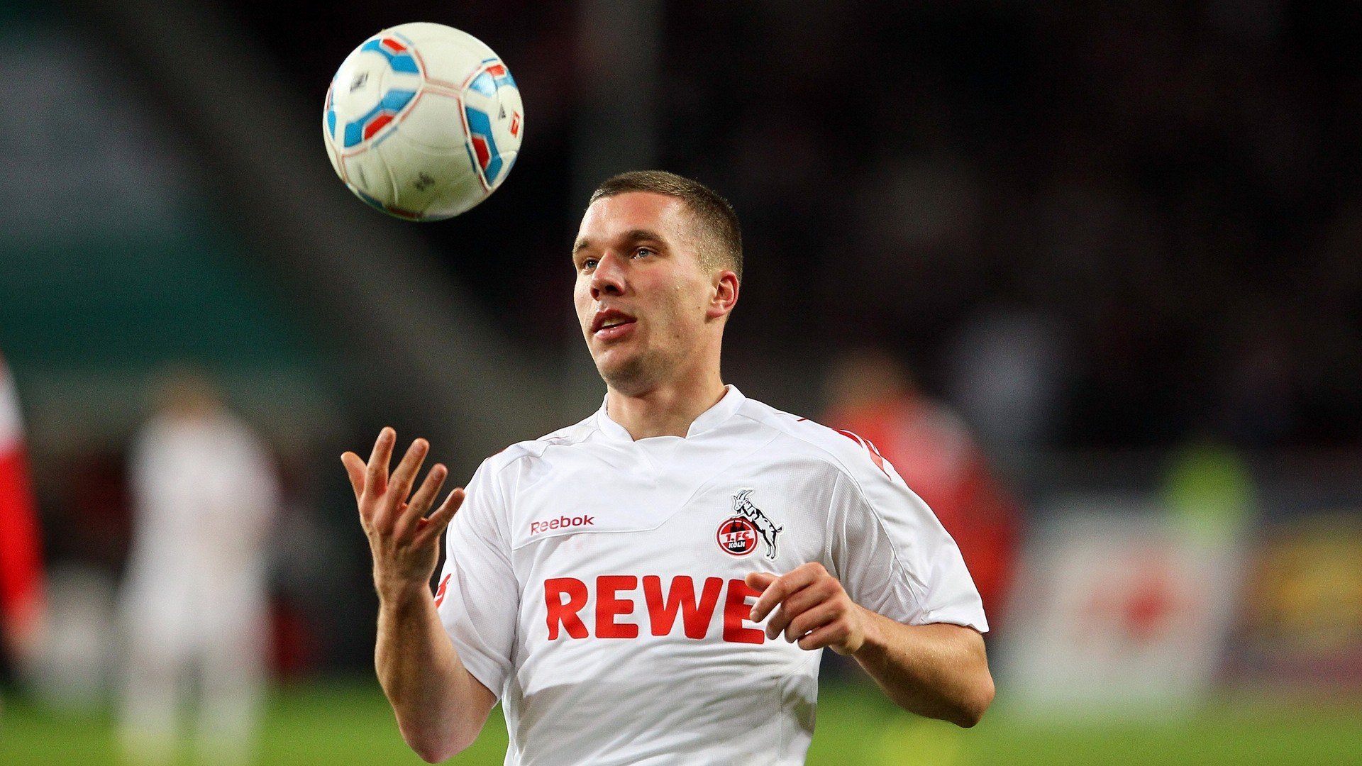 体育场馆周边商业配套完善，带动当地就业增长，体育场馆商业化运营的解决方案